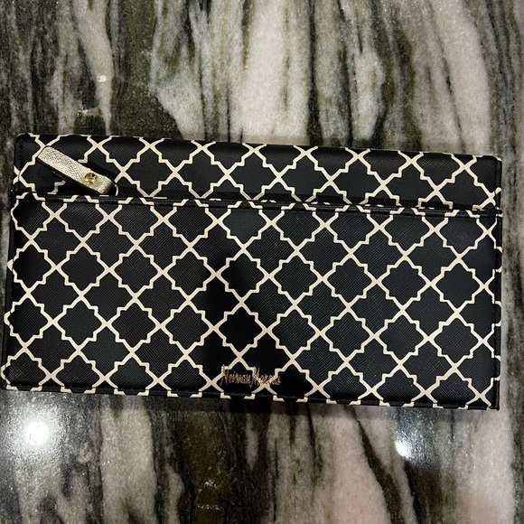 Neiman Marcus Handbags - BEAUTIFUL Large Neiman Marcus Wallet FITS A PASSPORT FOR TRAVEL